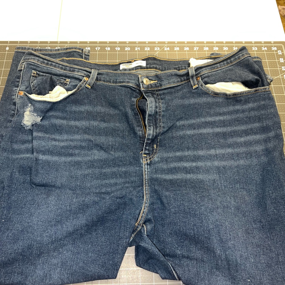 Levi Distressed Mom Jeans Sz 24